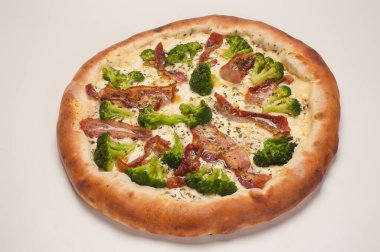 Pizza, dünyanın en çok tüketilen yiyeceklerinden biri, çok sayıda çeşidi ve çeşidi var, lezzetli, tatlı, fırında kızartılmış, vs...