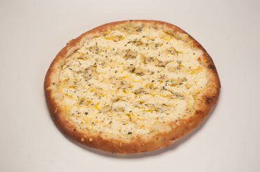 Pizza, dünyanın en çok tüketilen yiyeceklerinden biri, çok sayıda çeşidi ve çeşidi var, lezzetli, tatlı, fırında kızartılmış, vs...