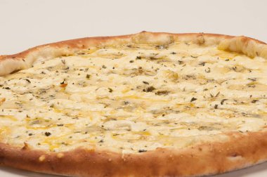 Pizza, dünyanın en çok tüketilen yiyeceklerinden biri, çok sayıda çeşidi ve çeşidi var, lezzetli, tatlı, fırında kızartılmış, vs...