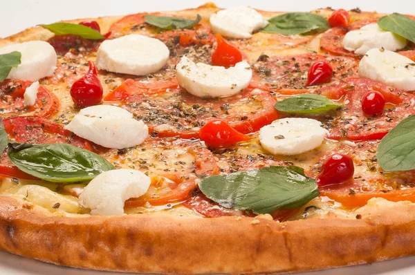 Pizza, dünyanın en çok tüketilen yiyeceklerinden biri, çok sayıda çeşidi ve çeşidi var, lezzetli, tatlı, fırında kızartılmış, vs..