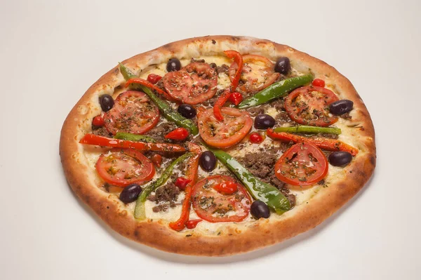 Pizza, dünyanın en çok tüketilen yiyeceklerinden biri, çok sayıda çeşidi ve çeşidi var, lezzetli, tatlı, fırında kızartılmış, vs...