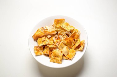 Biberiyeli ve zeytinyağlı baharatlı pizza külahı..