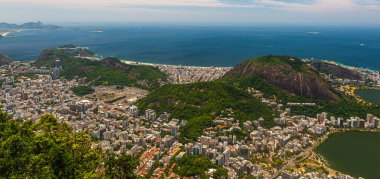 2015, 28 Aralık, Rio de Janeiro, Brezilya: Kurtarıcı İsa ve çevresi.