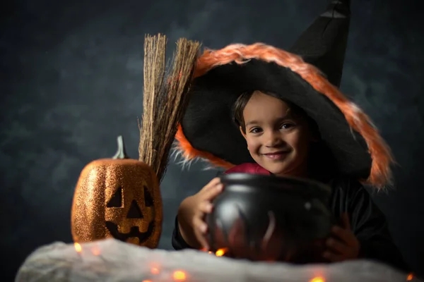 Niño Pequeño Vestido Como Mago Entorno Halloween — Foto de Stock