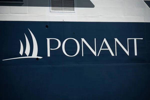 Ponant Skylt Båt Saint Malo Som Ett Företag Kryssning — Stockfoto