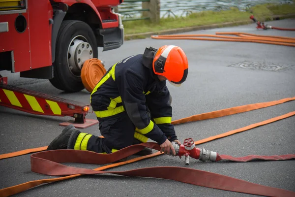 フランスでの訓練中に消防士が — ストック写真