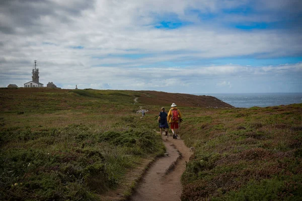 Fotografia Paesaggio Sulla Punta Del Raz Con Escursionisti Che Camminano — Foto Stock
