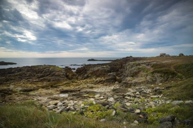 Brittany Finistere 'deki quiberon yarımadasının bulutlu manzarası