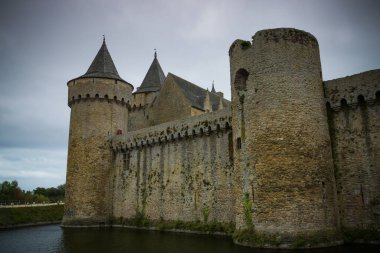 Morbihan, Brittany 'deki Suscinio şatosuna bakın.