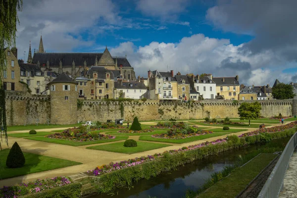 Vue Sur Les Remparts Vannes Son Jardin Fleuri Morbihan Bretagne — Photo