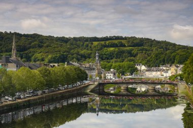 Britanya 'nın Finistere kentindeki Chateaulin şehrinin manzarası