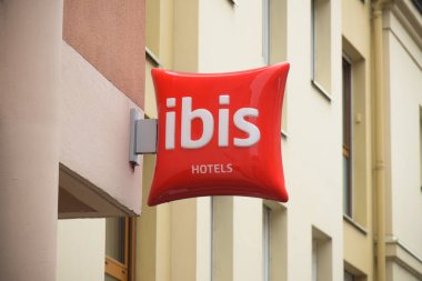 FEBRUARY 2021 - FONTAINEBLEAU - FRANCE: Ibis tabelasında görünüm