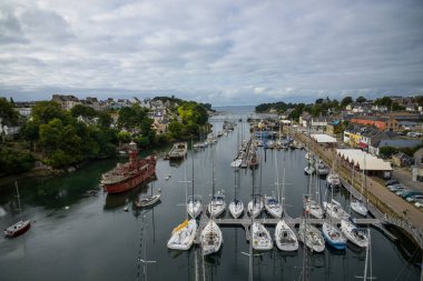 Brittany Finistere Douarnenez Limanı manzaralı