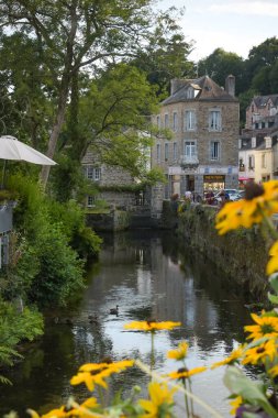 Brittany 'deki Pont Aven köyüne bakın.