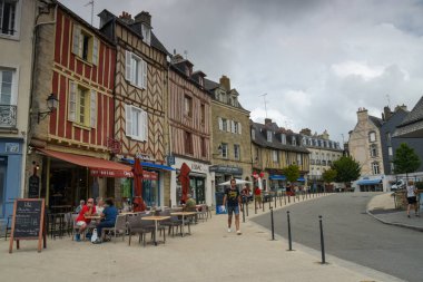 EYLÜL 2021 - Vannes şehir merkezi Morbihan 'da yarı keresteli evleriyle birlikte görülüyor.