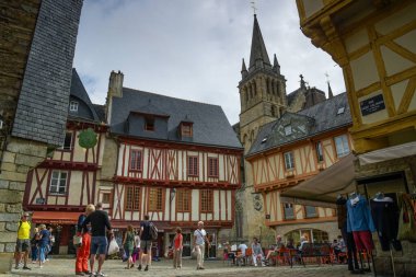 EYLÜL 2021 - Vannes şehir merkezi Morbihan 'da yarı keresteli evleriyle birlikte görülüyor.