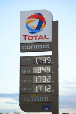 14 Şubat 2022 - GRETZ SUR KAYIP - FRANCE: Toplam benzin istasyonu, litre başına 10 santimetrelik indirim günü