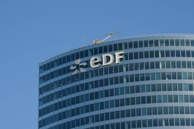 FEBRUARY 2022 - LA DEFENSE - FRANSA: EDF tabelasında görünüm