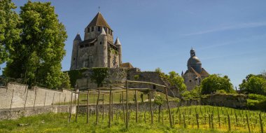 UNESCO 'nun dünya mirasına sahip olan ortaçağ Provins kentindeki Cesar kulesine bakın.