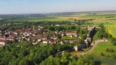 Unesco 'nun dünya mirasına sahip olan ortaçağ Provins şehrinin havadan görünüşü