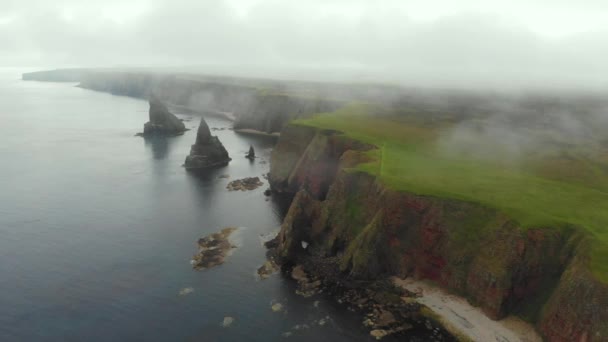 Three Huge Sandstone Pyramids Reach Out Sea Heights 60M Located — Stock videók