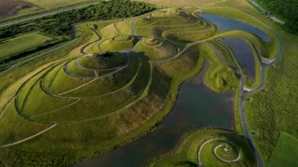 Aerial Bird Eye View Northumberlandia Huge Land Sculpture Shape Reclining — Stockvideo