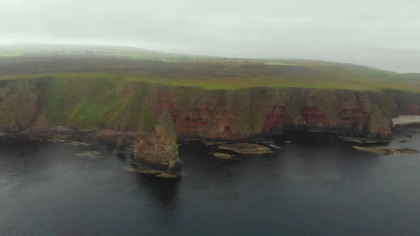 Three Huge Sandstone Pyramids Reach Out Sea Heights 60M Located — Stockvideo