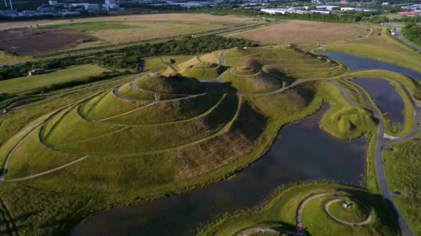 Aerial Bird Eye View Northumberlandia Huge Land Sculpture Shape Reclining — Vídeo de Stock