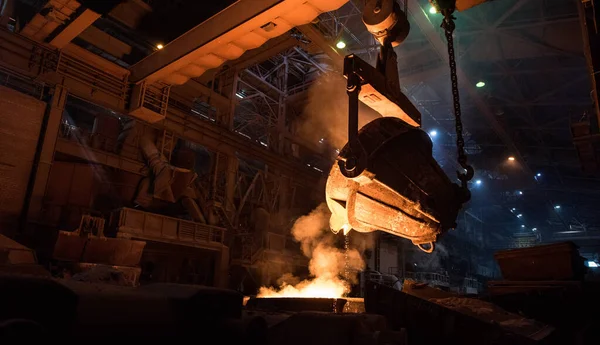 Tank Pours Liquid Metal Molds Steel Mill Interior Steel Mill — Stock Photo, Image