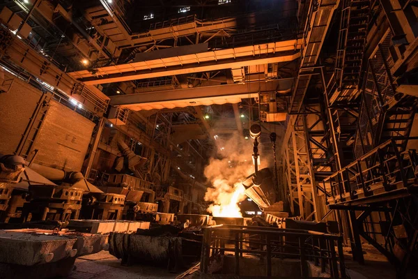 Tank Pours Liquid Metal Molds Steel Mill Interior Steel Mill — Stock Photo, Image