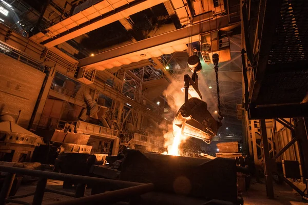 Tank Pours Liquid Metal Molds Steel Mill Interior Steel Mill — Stock Photo, Image