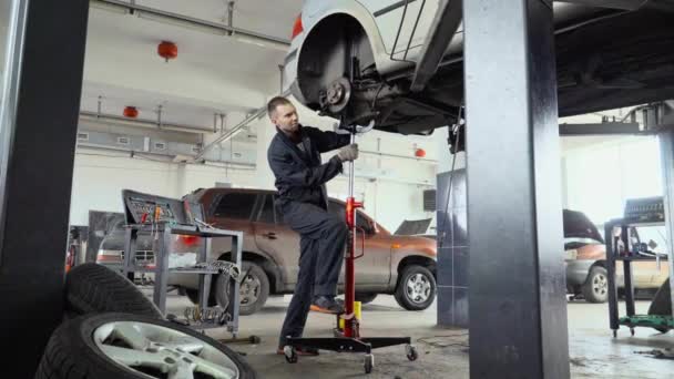 Mechanic Repair Suspension Car — Stock video