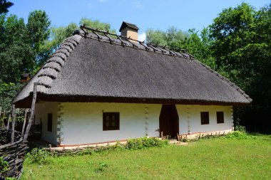 Köy evi, yazları köyde beyaz sazdan ev, köy evleri mimari.