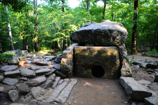 Dolmen Nella Foresta Edifici Storici Siti Archeologici Luoghi Potere — Foto Stock