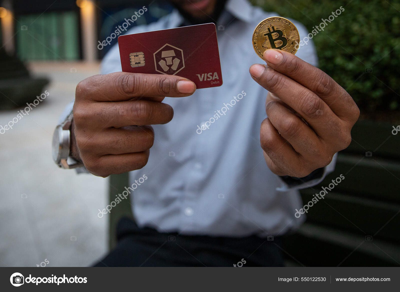 Man Holds Bitcoin Coin Card Crypto Com Very Popular Cryptocurrency — Stock  Editorial Photo © Media Lens King #550122530