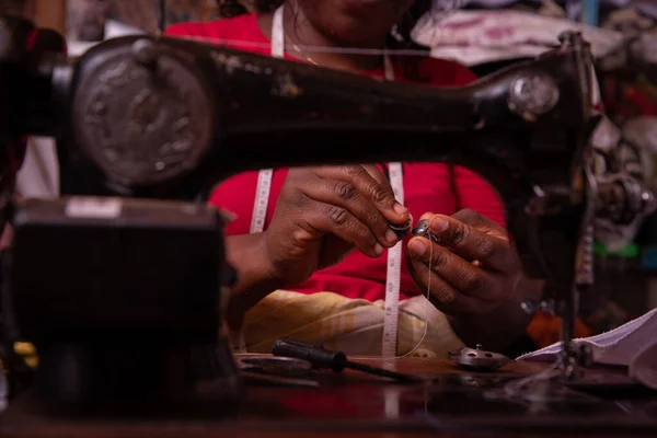 Close Hands Working Seamstress African Seamstress Her Tailor Shop — Stock Photo, Image
