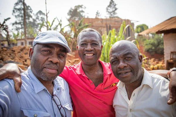 Három Érett Kortárs Barát Egy Szelfit Készít Szabadban Együtt Boldog — Stock Fotó