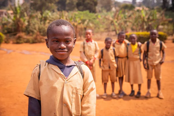 Écolier Africain Trisomique Dans Cour École Avec Ses Camarades Hors — Photo