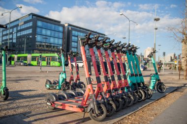 Elektrikli scooterlar Malmö 'de kullanıma hazır, sürdürülebilir ve ekolojik hareketlilik