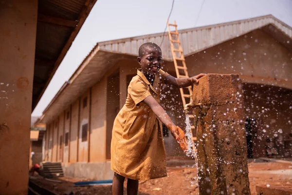 African Schoolchild Plays Splashing Water Tap Placed Schoolyard — Photo
