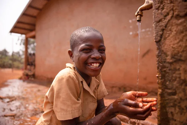 Smiling Black African Schoolboy Drinking Tap Recreation — Photo