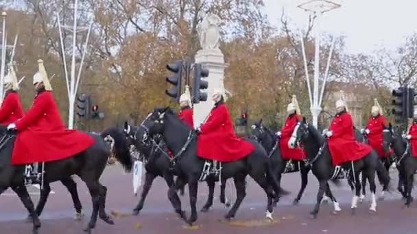 Anglická Koňská Stráž Míjí Mall Londýně Hlavním Městě Velké Británie — Stock video