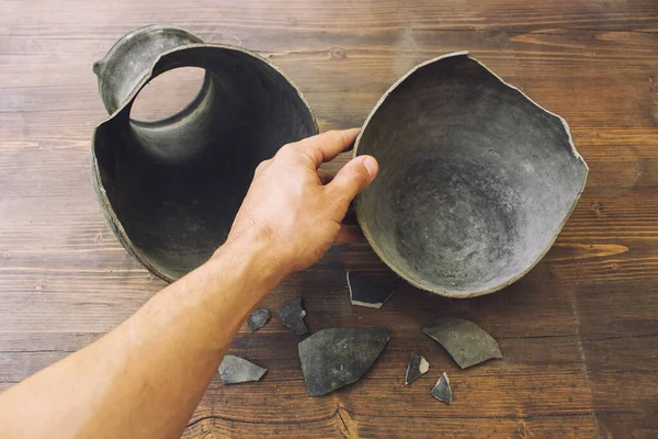 Restoration Broken Pottery Excavations Man Collects Fragments Jug — Stock Photo, Image