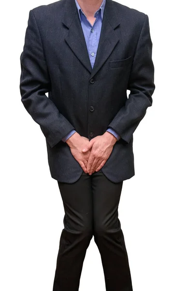 Takım elbiseli adam ellerini kasık bölgesine uzatıyor, adam tuvalete gitmek istiyor. İdrar problemleri. Üroloji.