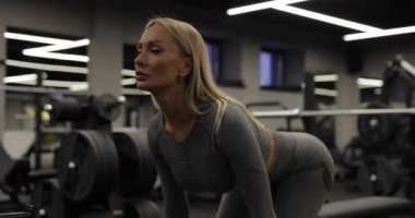 Kadınlar barla kolayca kaldırır.