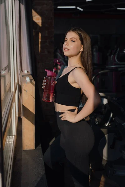 Beautiful Sporty Woman Holding Shaker Water Gym – stockfoto