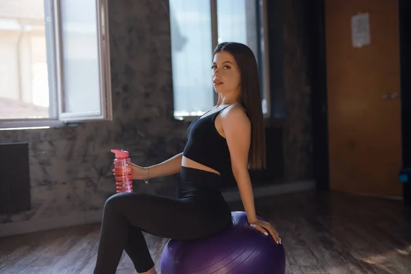 Beautiful Sporty Woman Holding Shaker Water Gym — Stockfoto
