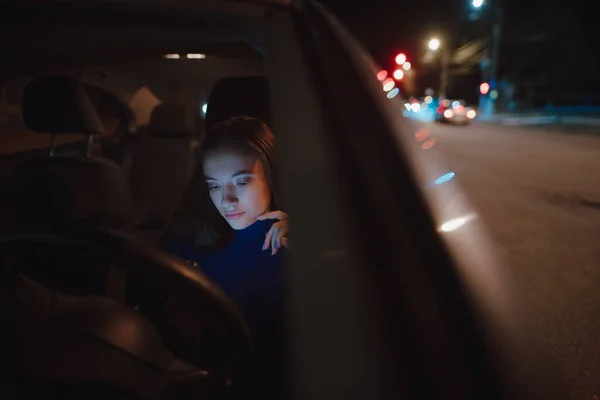 Woman Using Mobile Phone Car Night — Stock Photo, Image