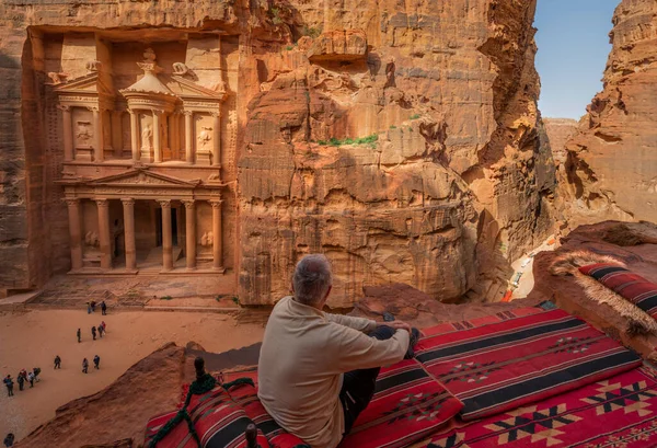 Man Sitting Tea Room Petra — Fotografia de Stock