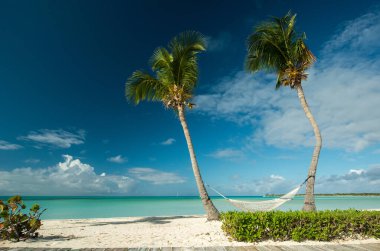 Long Isand, Bahamalar 'ın güzel gölü.